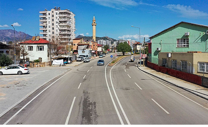 Kozan’da asfalt ve minare çalışması
